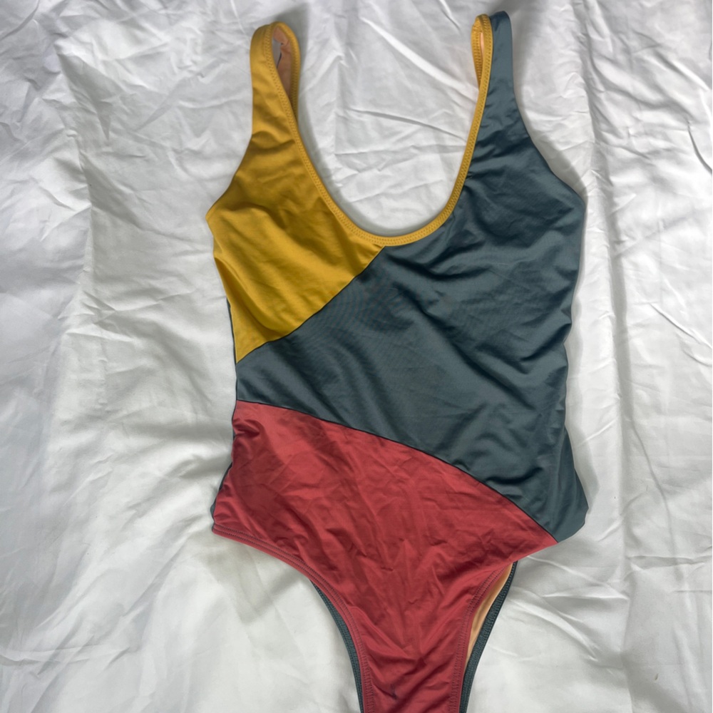 EUC Seea Color Block One Piece Swimsuit 🩱 ☀️🏄‍♀️